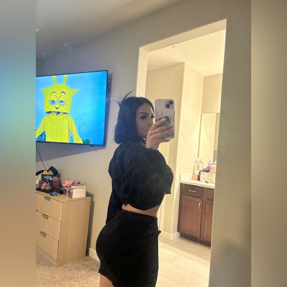 Black Cropped Sweatshirt